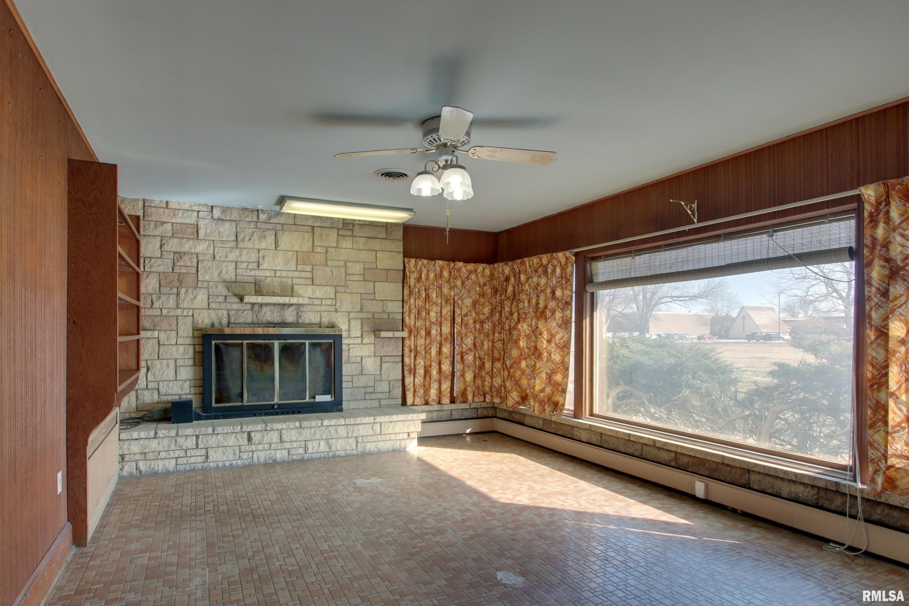 2425 Kentucky Road Quincy, IL 62301 - Photo 7 of 25