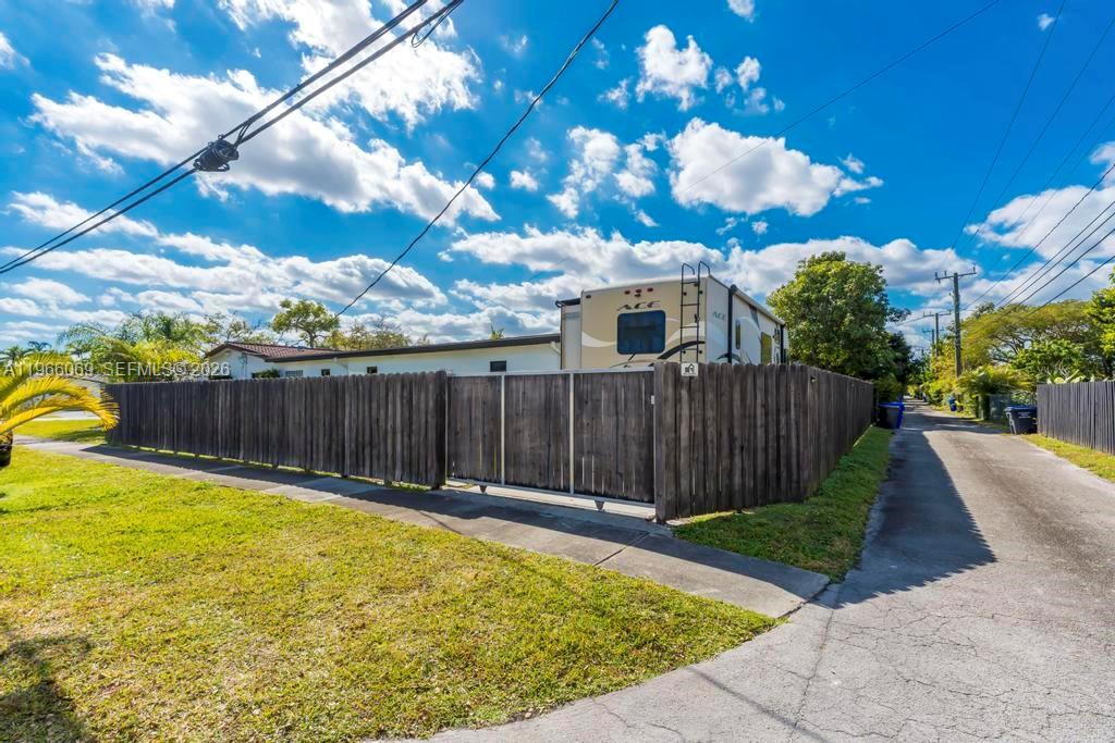 5201 Jefferson Street Hollywood, FL 33021 - Photo 26 of 28