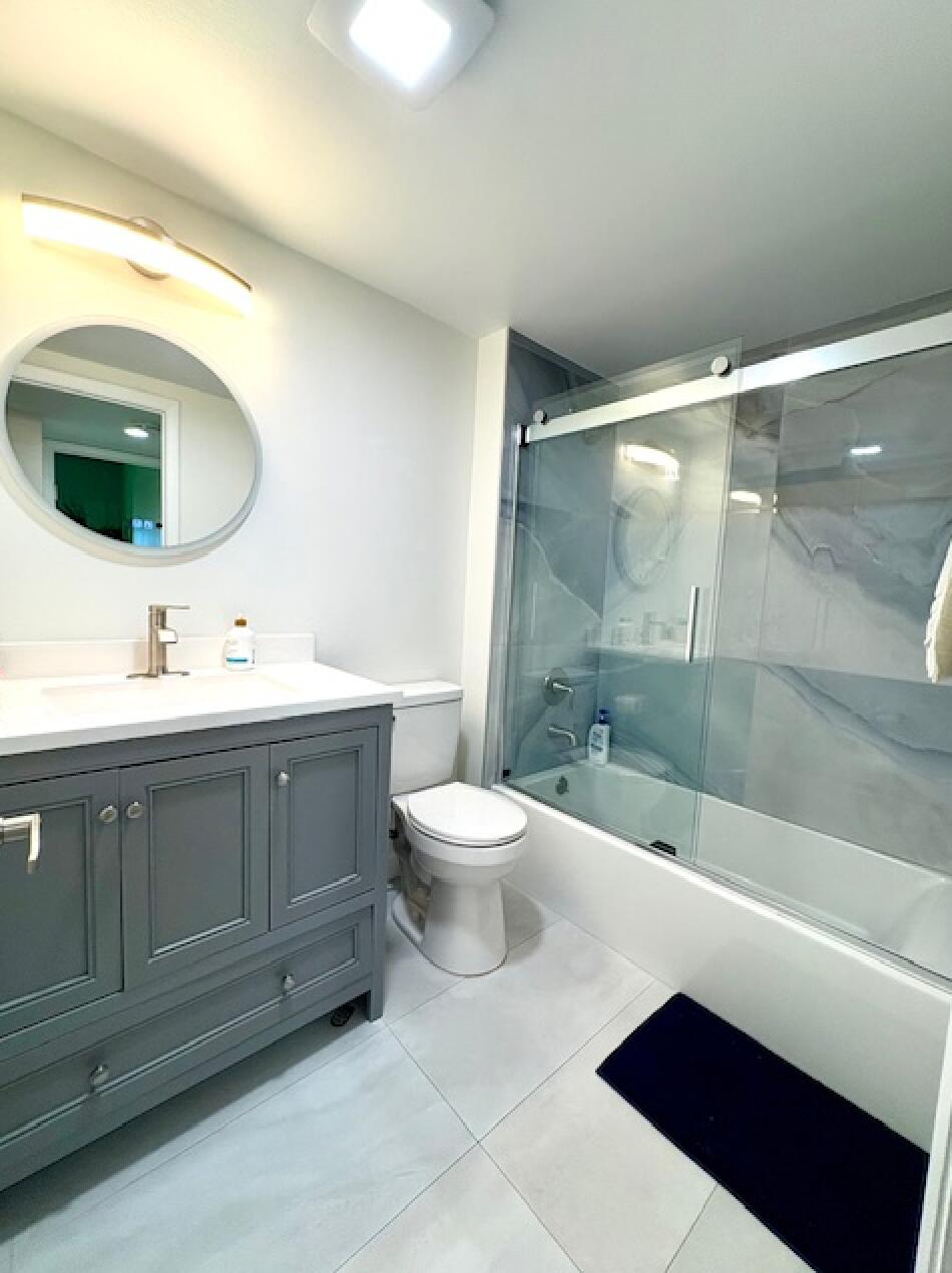 7744 La Mirada Drive Boca Raton, FL 33433 - Photo 20 of 33 a bathroom with a toilet a sink and a bathtub