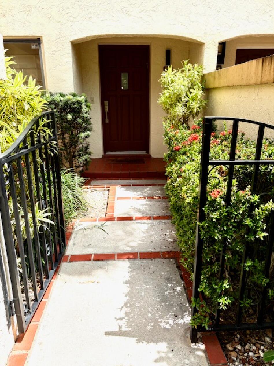 7744 La Mirada Drive Boca Raton, FL 33433 - Photo 4 of 33 a view of a pathway of a building
