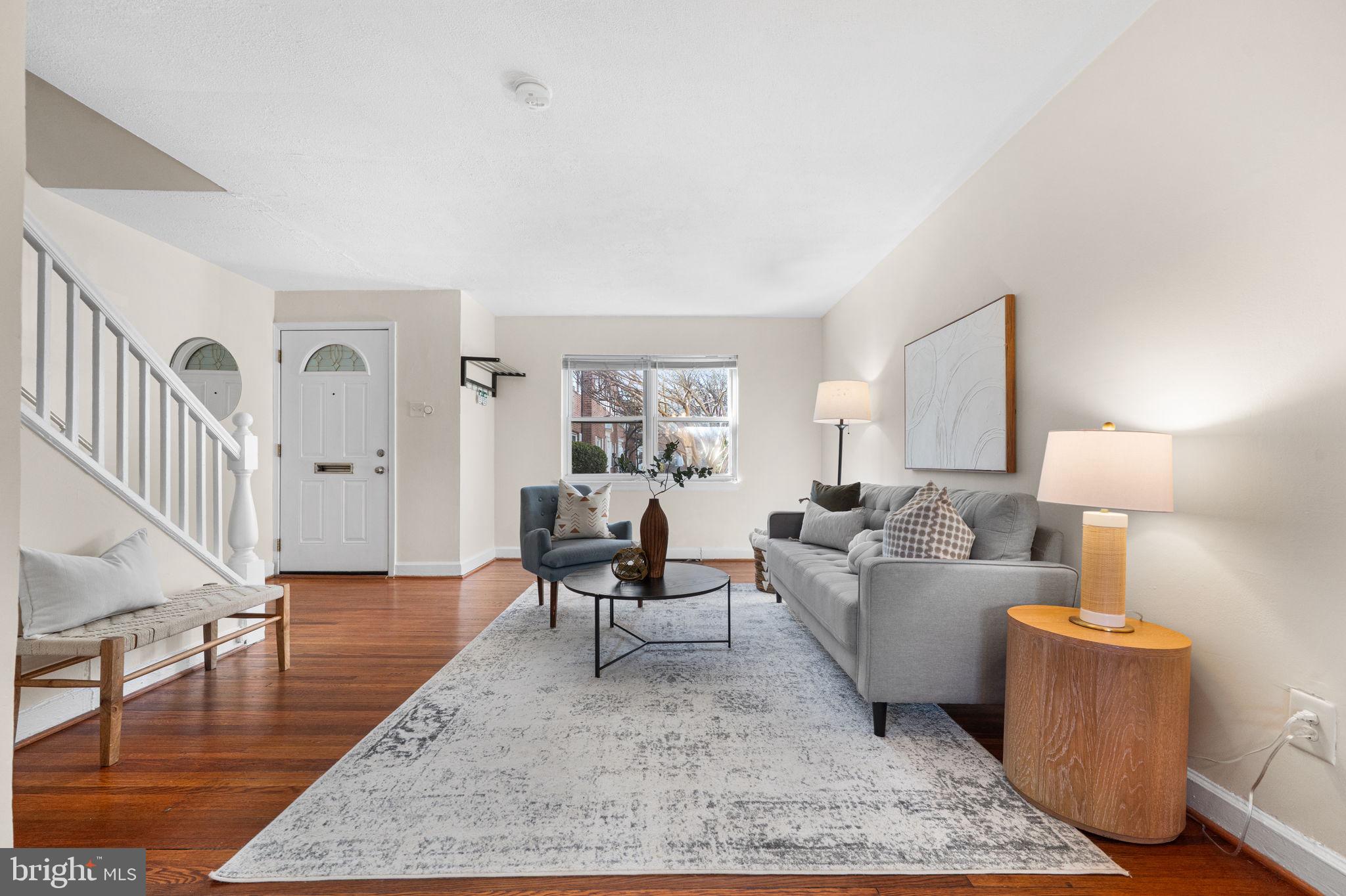 2803 16th Road South, Unit 2803A Arlington, VA 22204 - Photo 3 of 17 Living Room