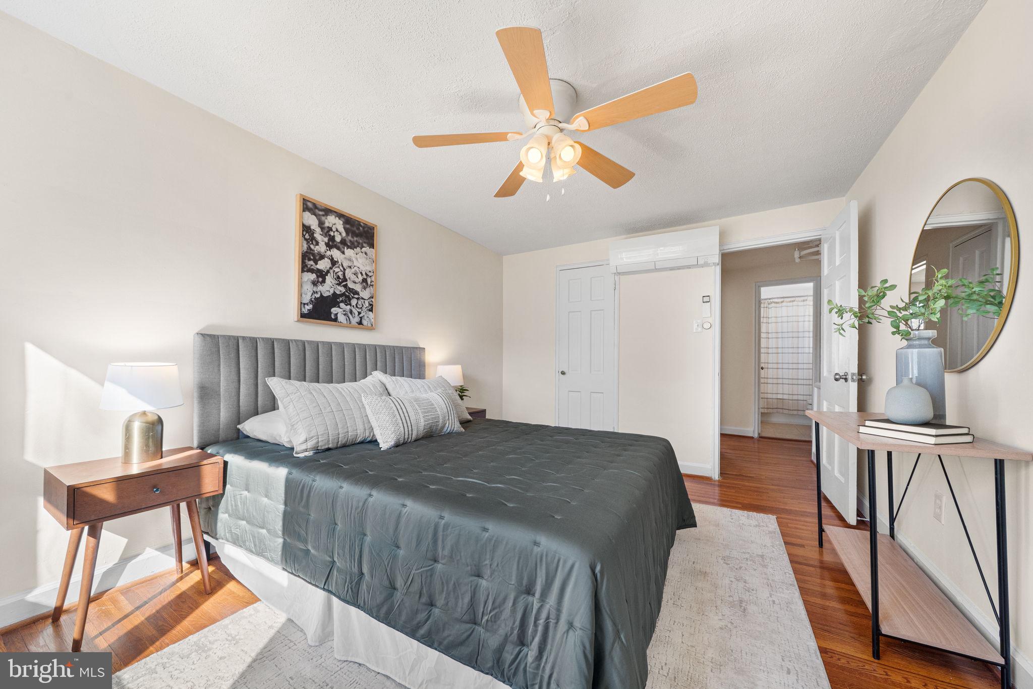2803 16th Road South, Unit 2803A Arlington, VA 22204 - Photo 10 of 17 Second Level Primary Bedroom