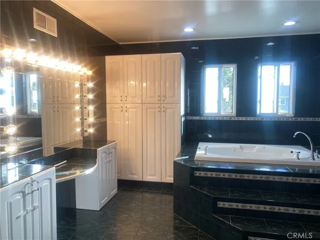 $4,900 | 19608 Runnymede Street, Reseda, CA 91335