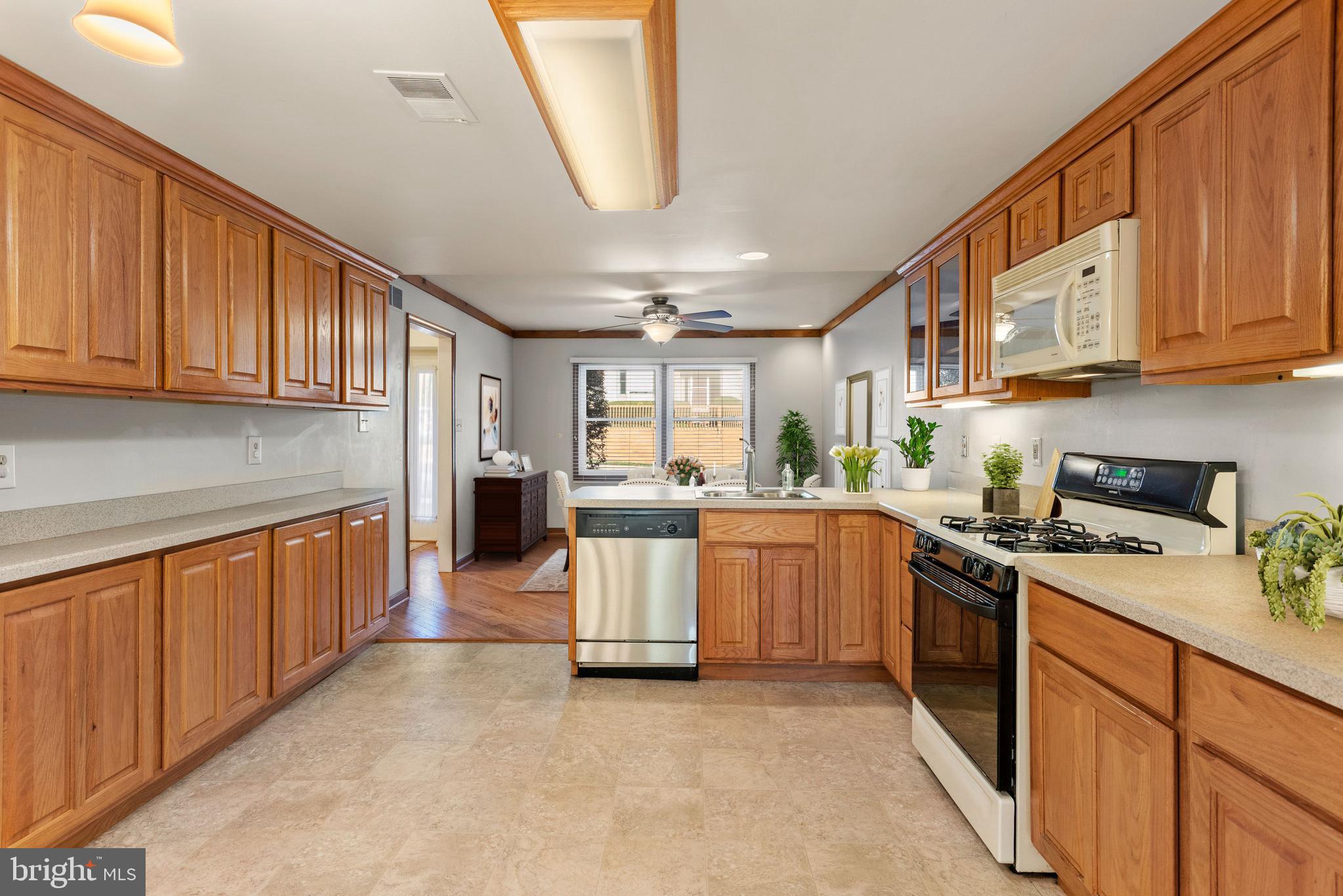 12 Woodstream Drive Chesterbrook, PA 19087 - Photo 6 of 28 Gallery Image 6