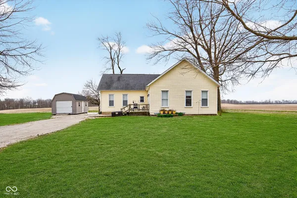 $279,900 | 18755 East County Road 750 North, Hope, IN 47246
