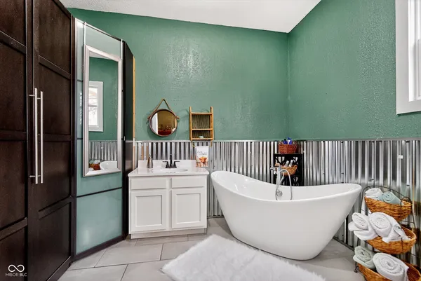 $279,900 | 18755 East County Road 750 North, Hope, IN 47246