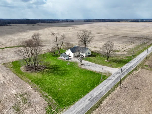 $279,900 | 18755 East County Road 750 North, Hope, IN 47246