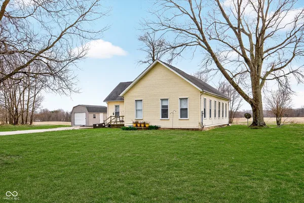 $279,900 | 18755 East County Road 750 North, Hope, IN 47246