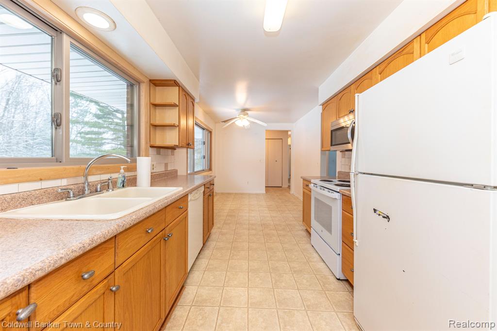 11644 Kerns Way Fenton, MI 48430 - Photo 15 of 50