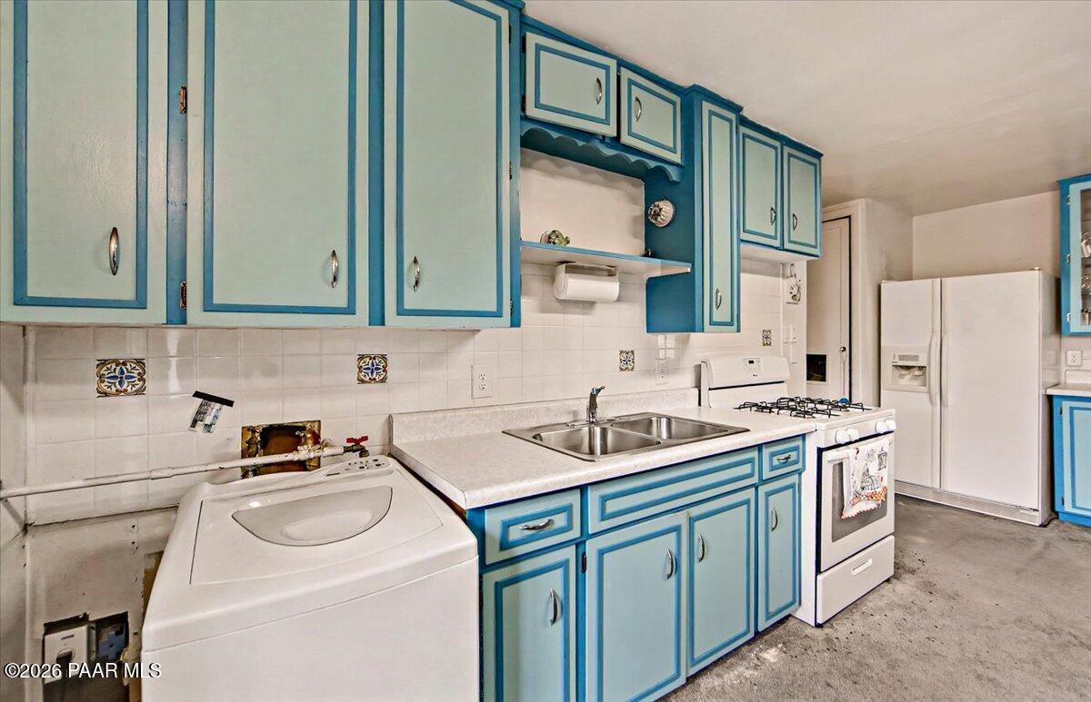 554 Roma Avenue Prescott, AZ 86301 - Photo 8 of 21 08-Kitchen