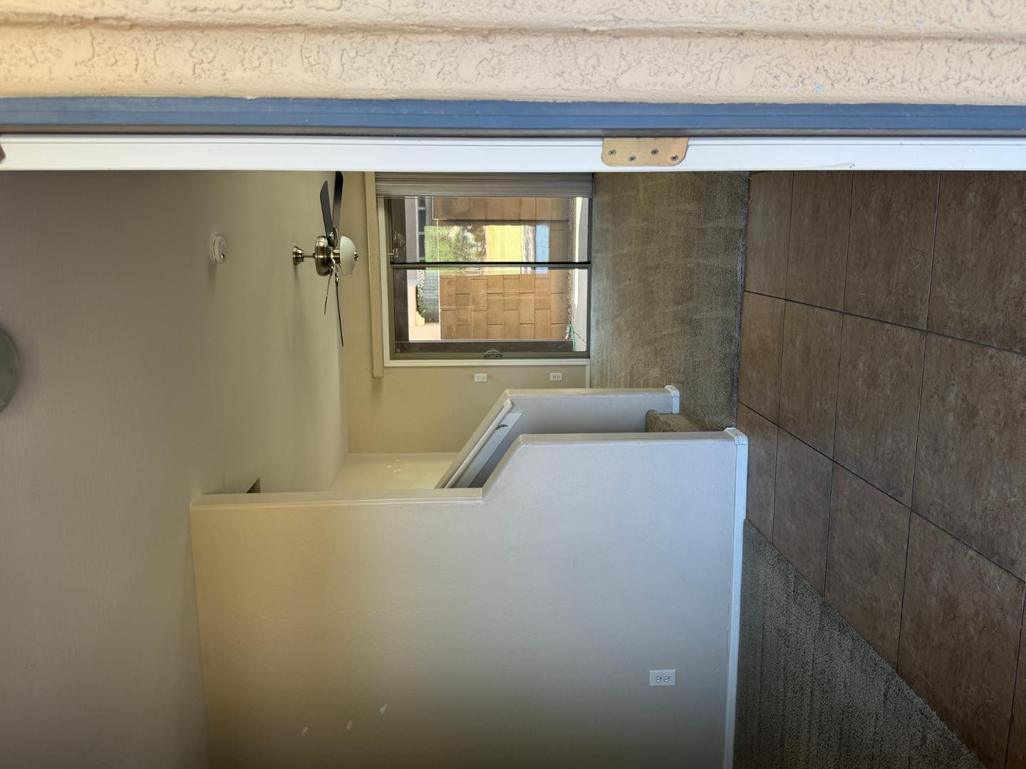 1776 South Seton Avenue Gilbert, AZ 85295 - Photo 3 of 13 a bathroom with a bathtub