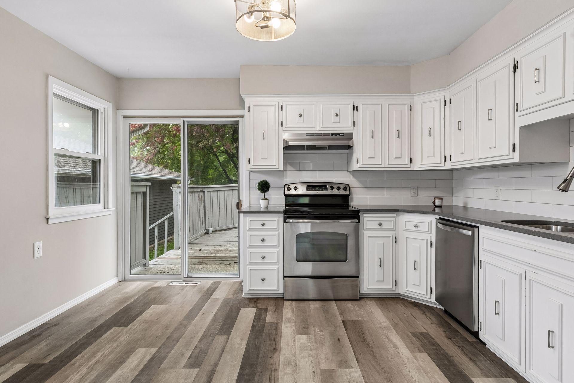 255 County Rd C2 West Roseville, MN 55113 - Photo 5 of 26 Gallery Image 5