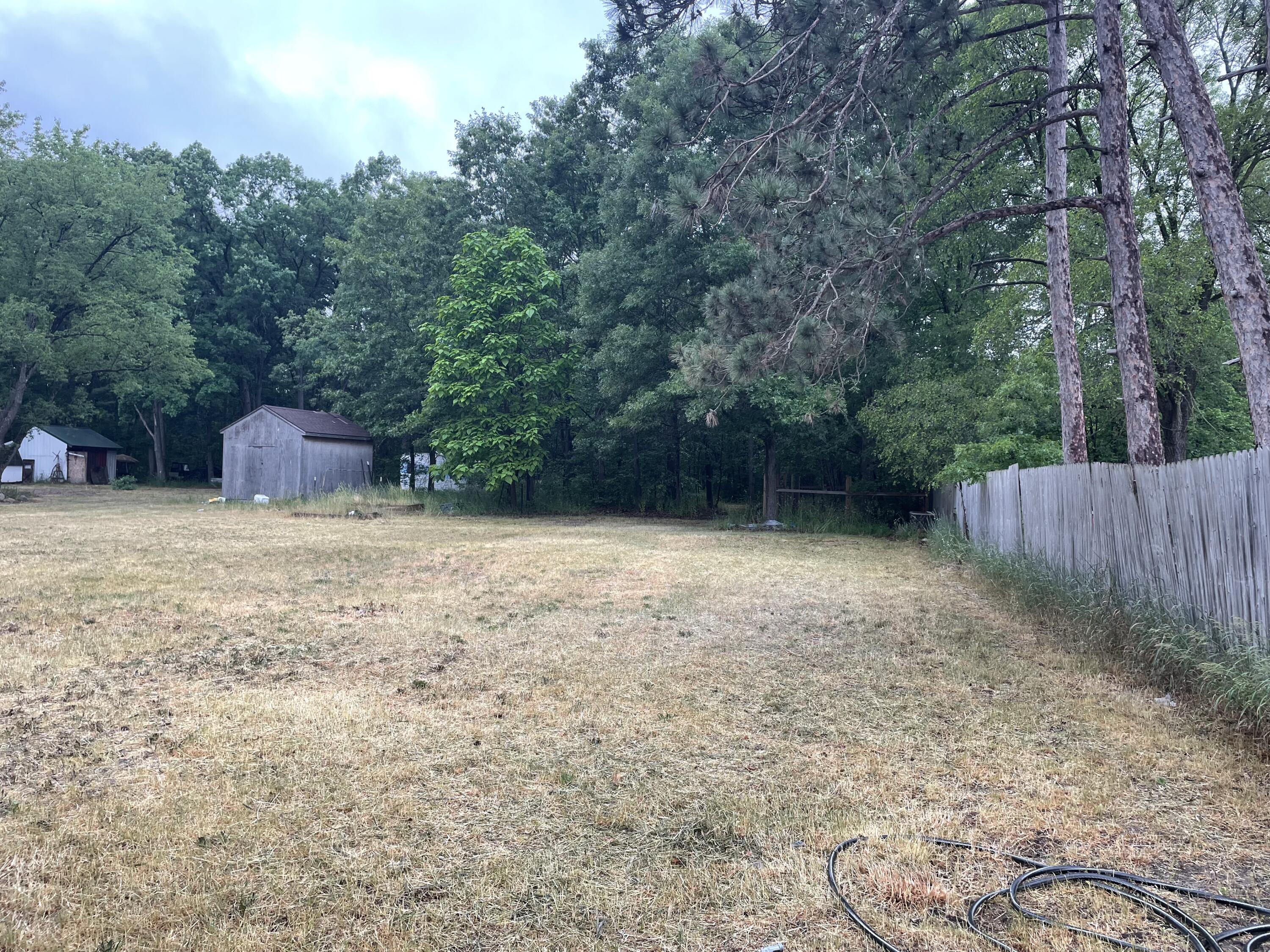 1141 Carr Road Muskegon, MI 49442 - Photo 3 of 17 IMG_6272