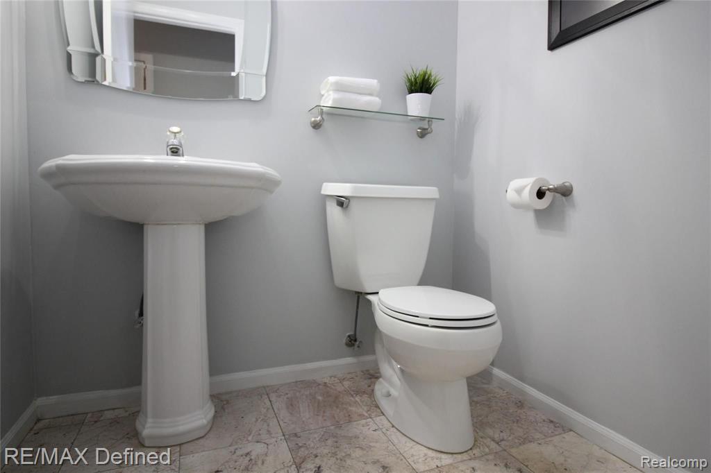 205 West Hamlin Road Rochester Hills, MI 48307 - Photo 14 of 23