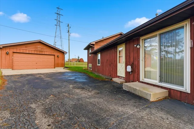 $250,000 | 406 East Clarendon Drive, Round Lake Beach, IL 60073