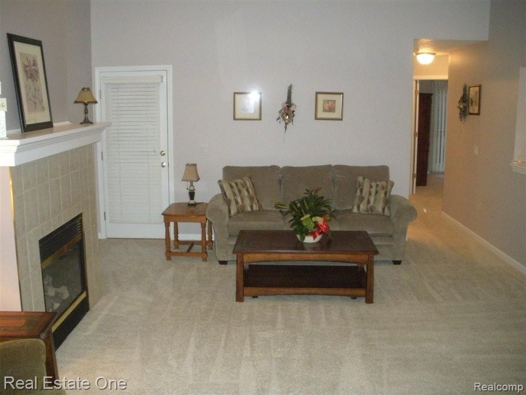 615 Ridge Lane Tecumseh, MI 49286 - Photo 2 of 18 LIVING ROOM