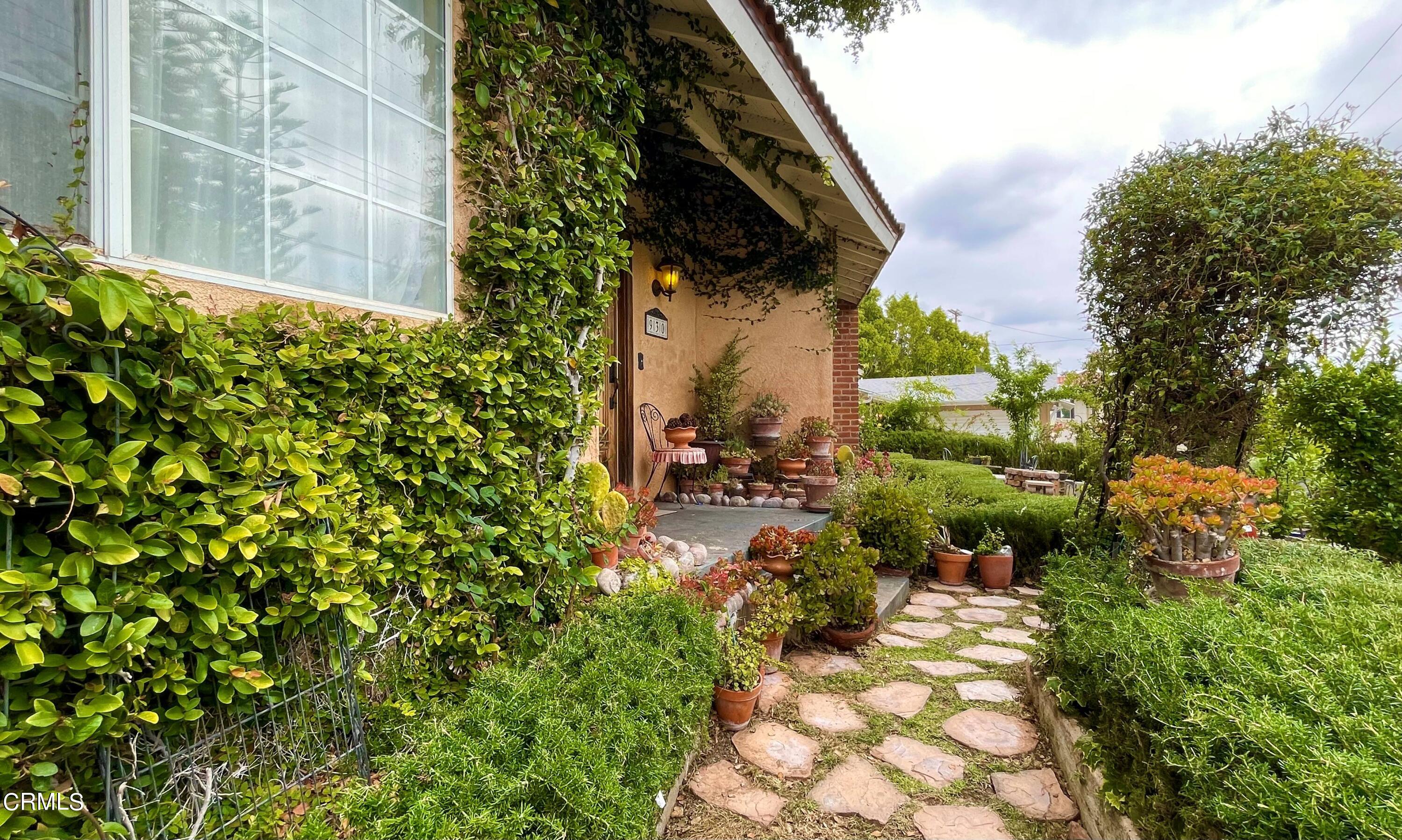 930 Sherlock Drive Burbank, CA 91501 - Photo 2 of 21