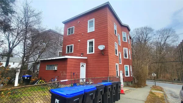 $2,100 | 174 South Avenue, Unit 2, Poughkeepsie, NY 12601