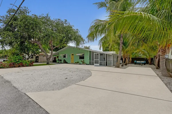 $875,000 | 1947 Holman Drive, North Palm Beach, FL 33408