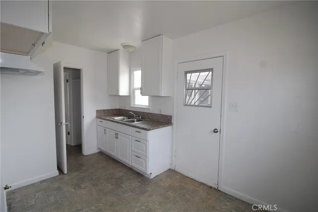 $2,300 | 4954 Tweedy Boulevard, Unit F, South Gate, CA 90280
