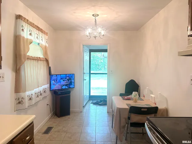 $199,000 | 5559 Country Club Road, Murphysboro, IL 62966