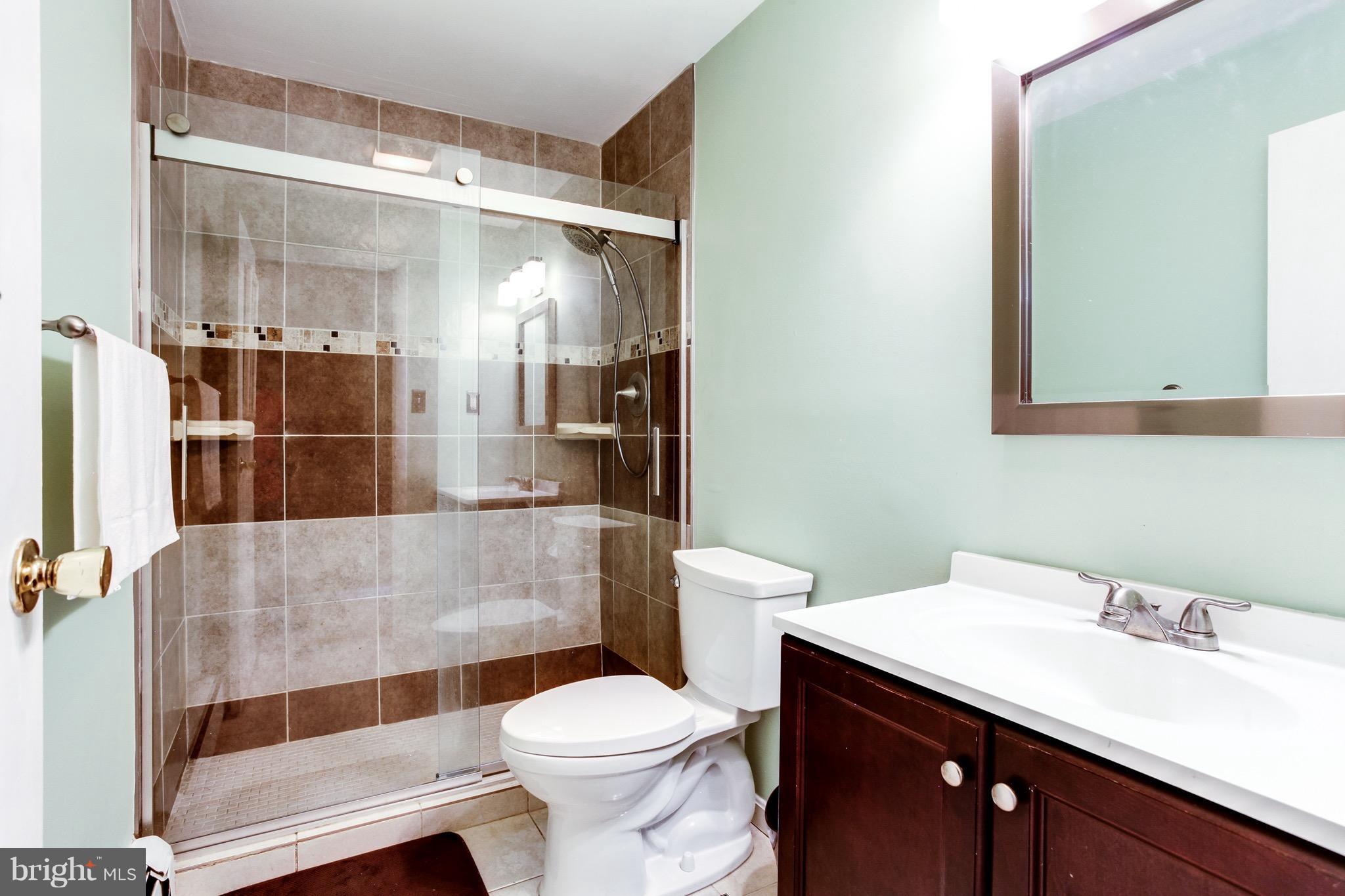 909 Mayo Road Edgewater, MD 21037 - Photo 11 of 29 Newly renovated hall bath