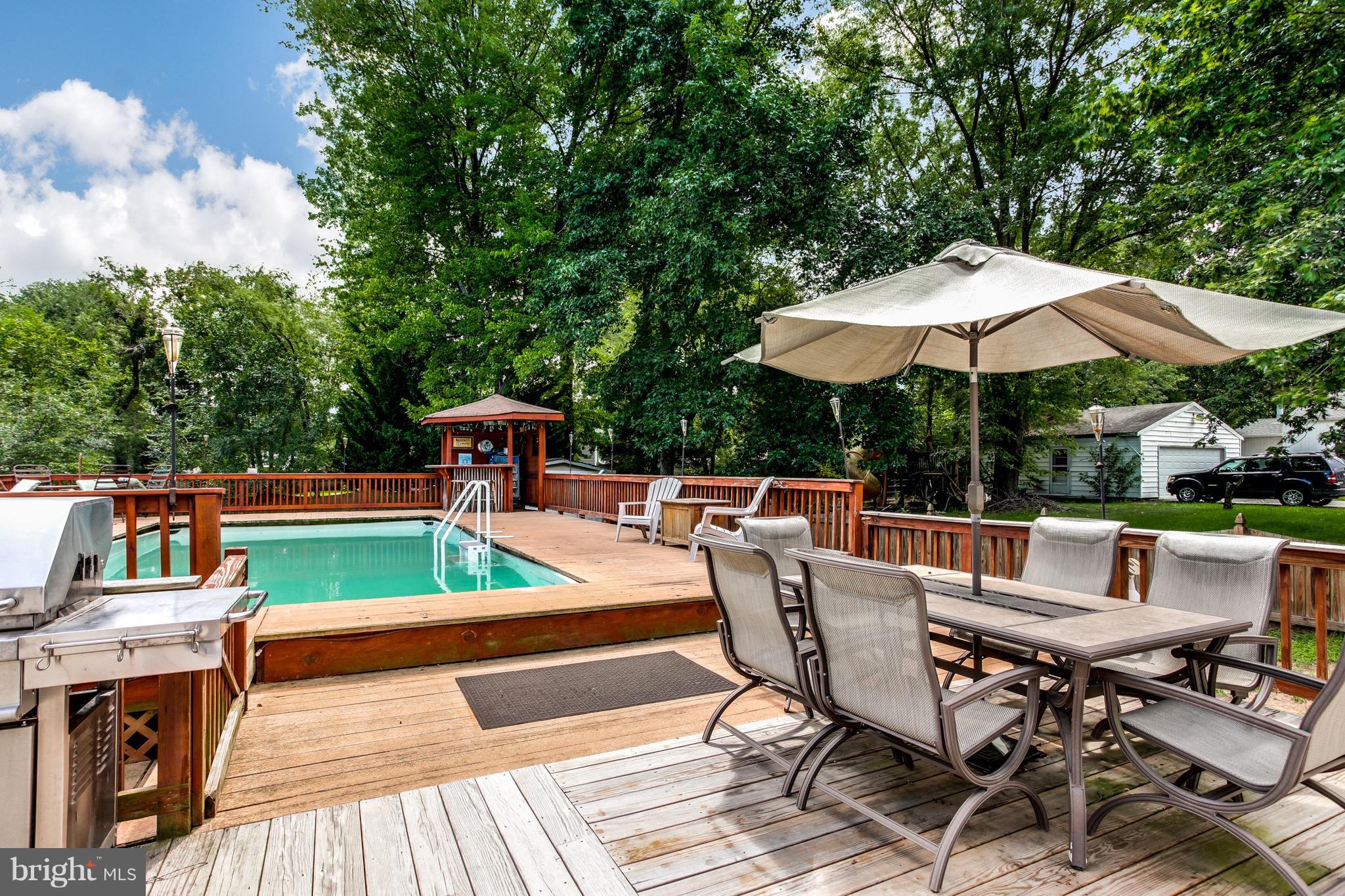 909 Mayo Road Edgewater, MD 21037 - Photo 23 of 29 Pool, deck, Hot Tub,Tiki Bar! You can have it all!