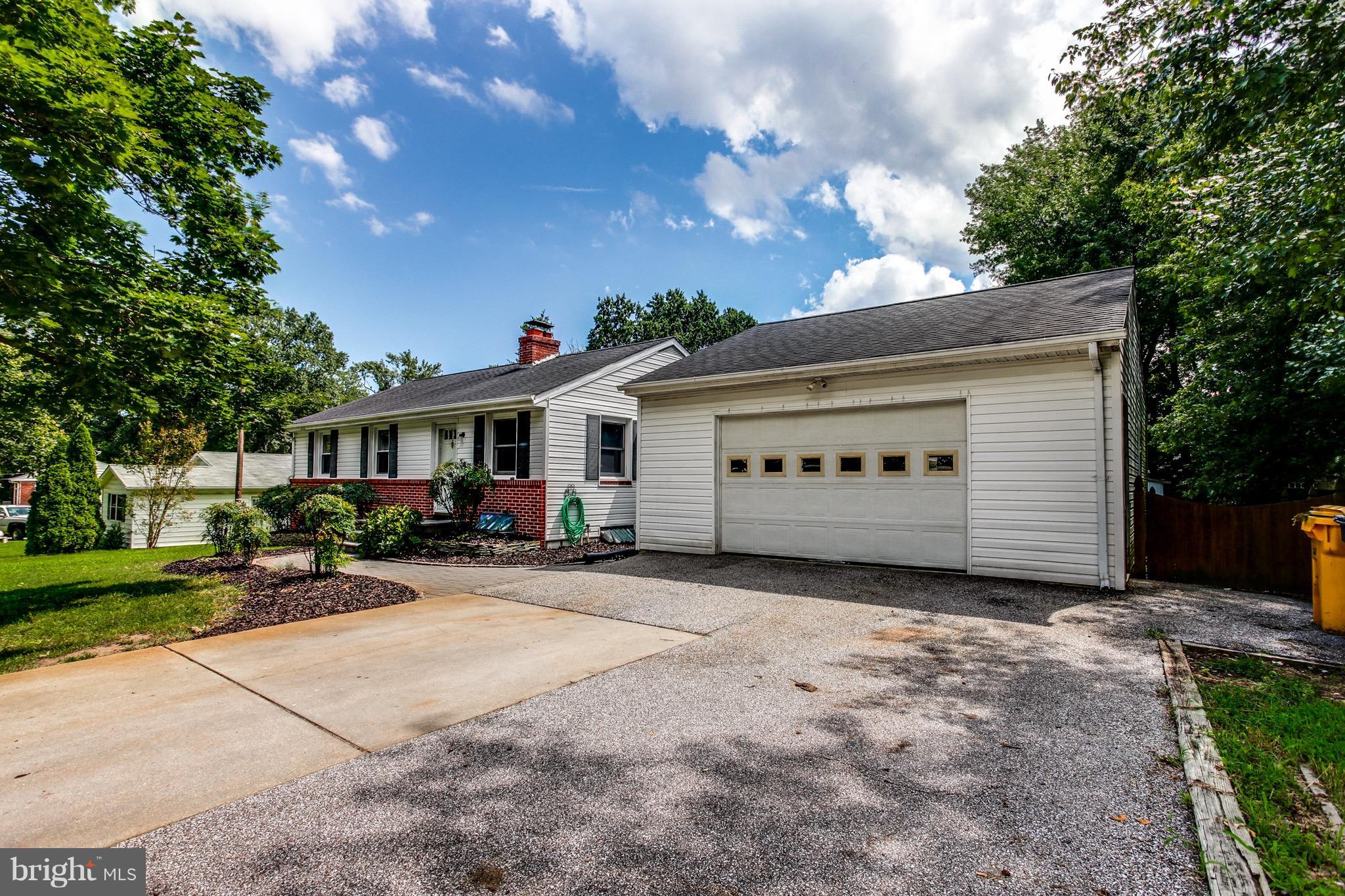 909 Mayo Road Edgewater, MD 21037 - Photo 27 of 29 2.5 car garage with turn around driveway