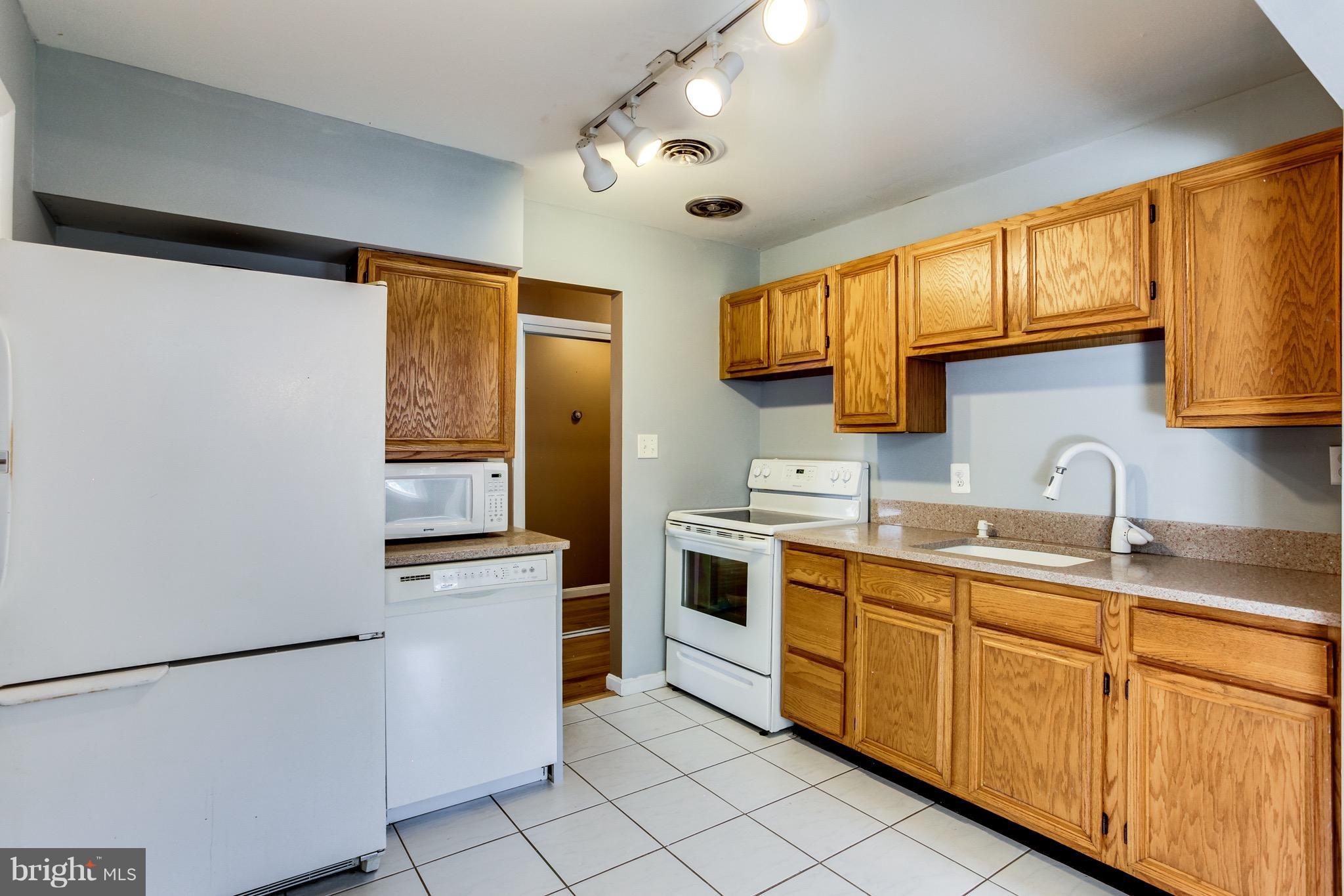 909 Mayo Road Edgewater, MD 21037 - Photo 6 of 29 Kitchen
