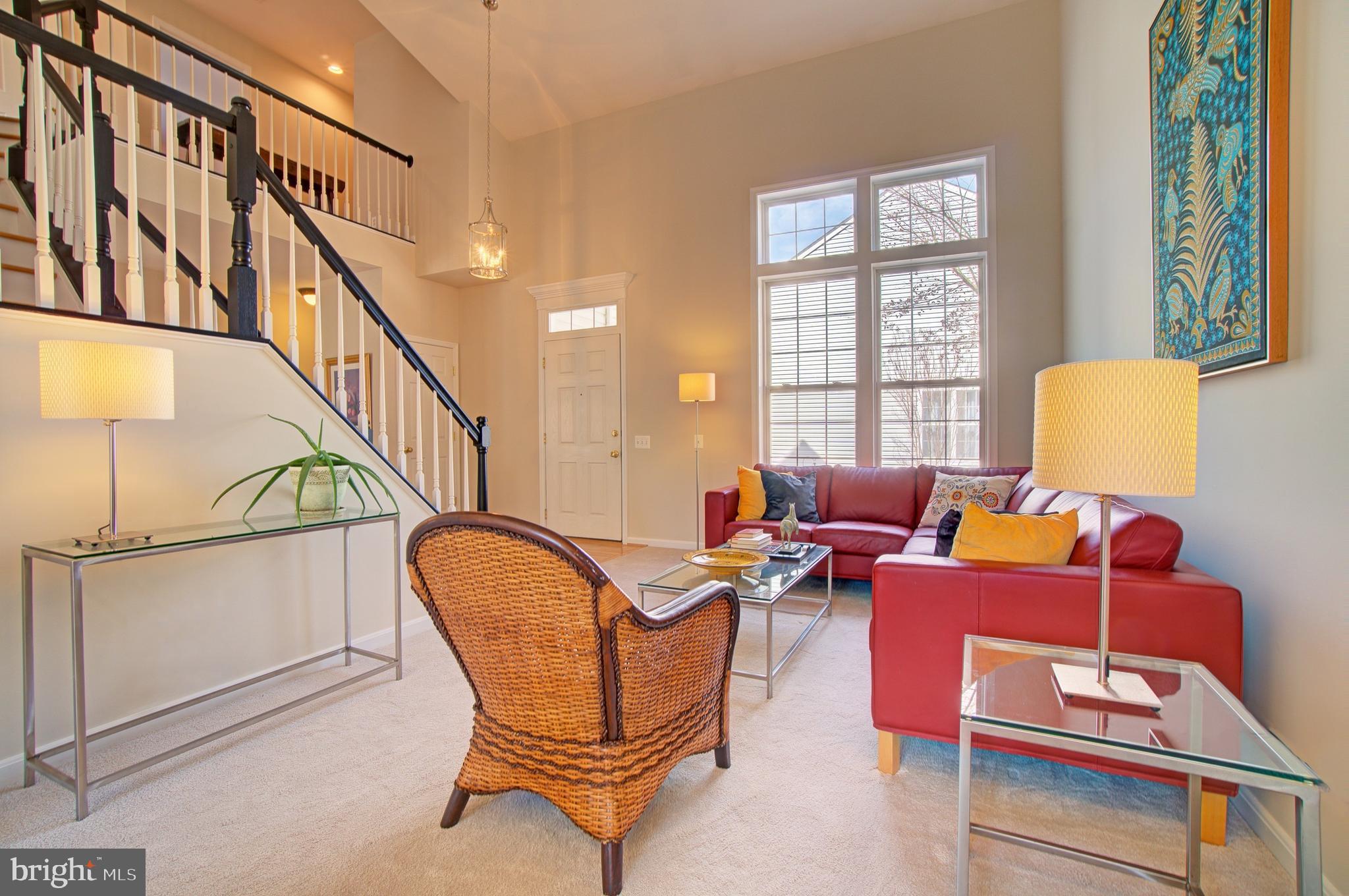 12407 Brown Fox Way Reston, VA 20191 - Photo 6 of 45 Living Room