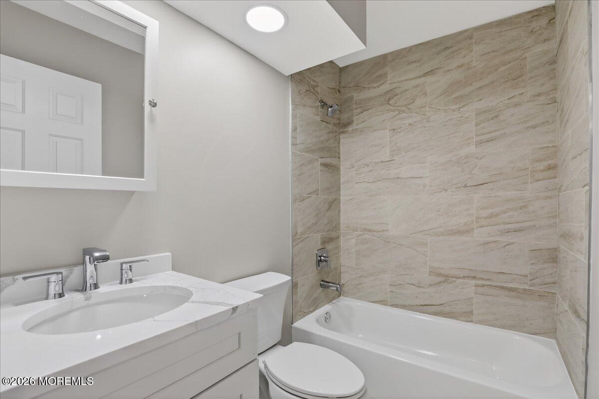251 Sugar Maple Court, Unit 251 Howell, NJ 07731 - Photo 25 of 39 25-Bathroom