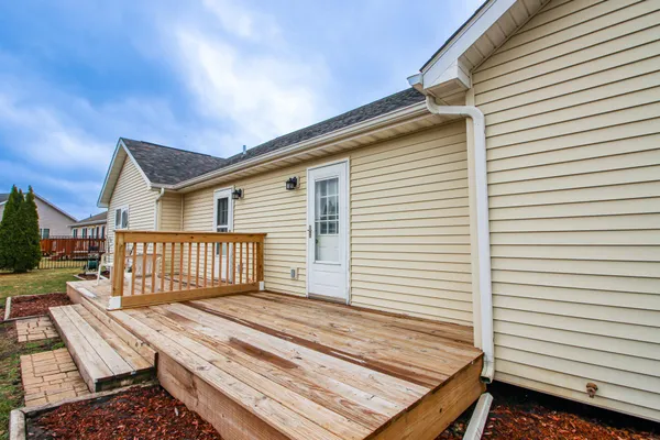 $239,900 | 1709 Daisy Street Southeast, De Motte, IN 46310