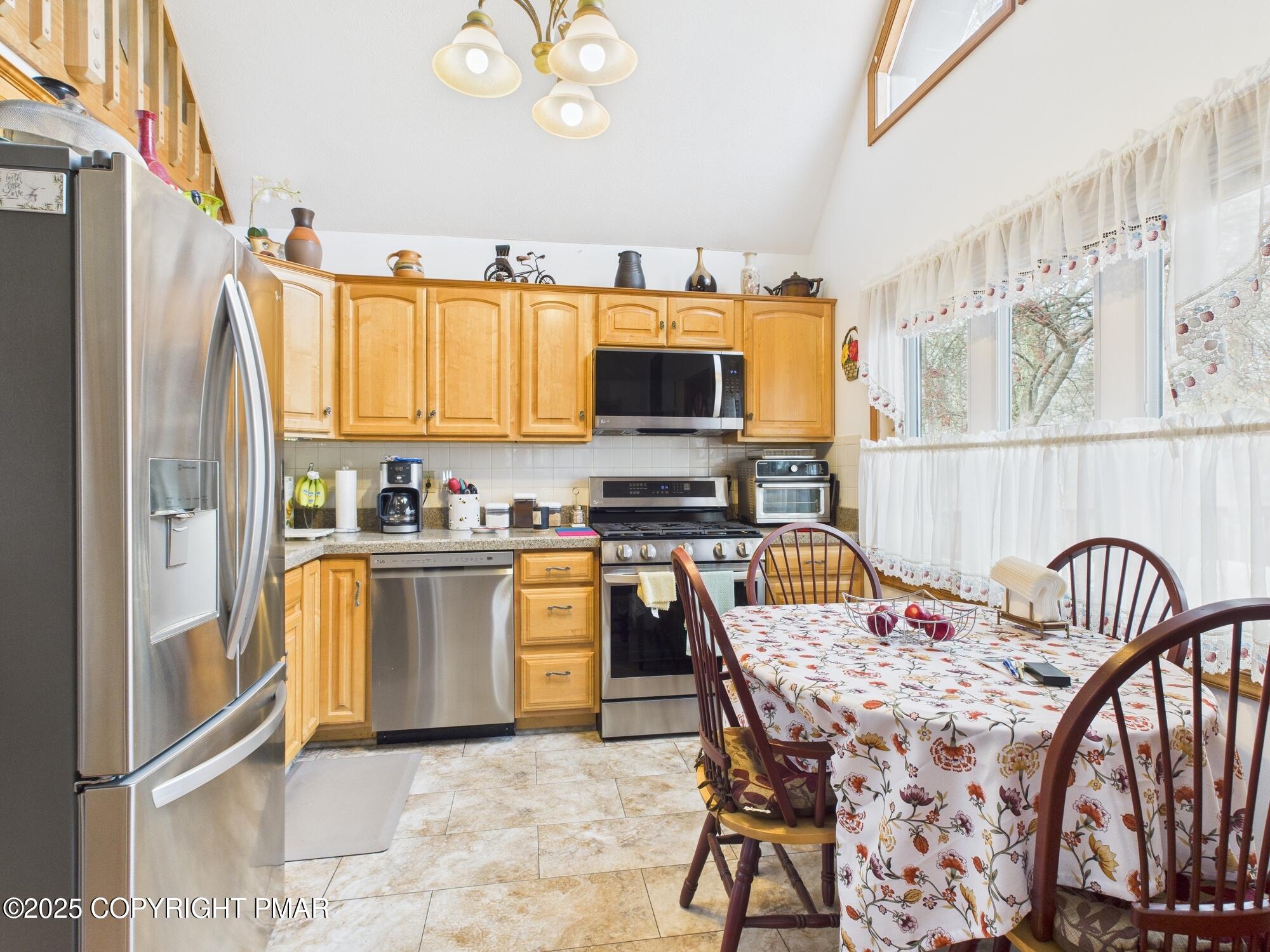 197 Hummingbird Trail Bushkill, PA 18324 - Photo 12 of 30 KITCHEN/DINING