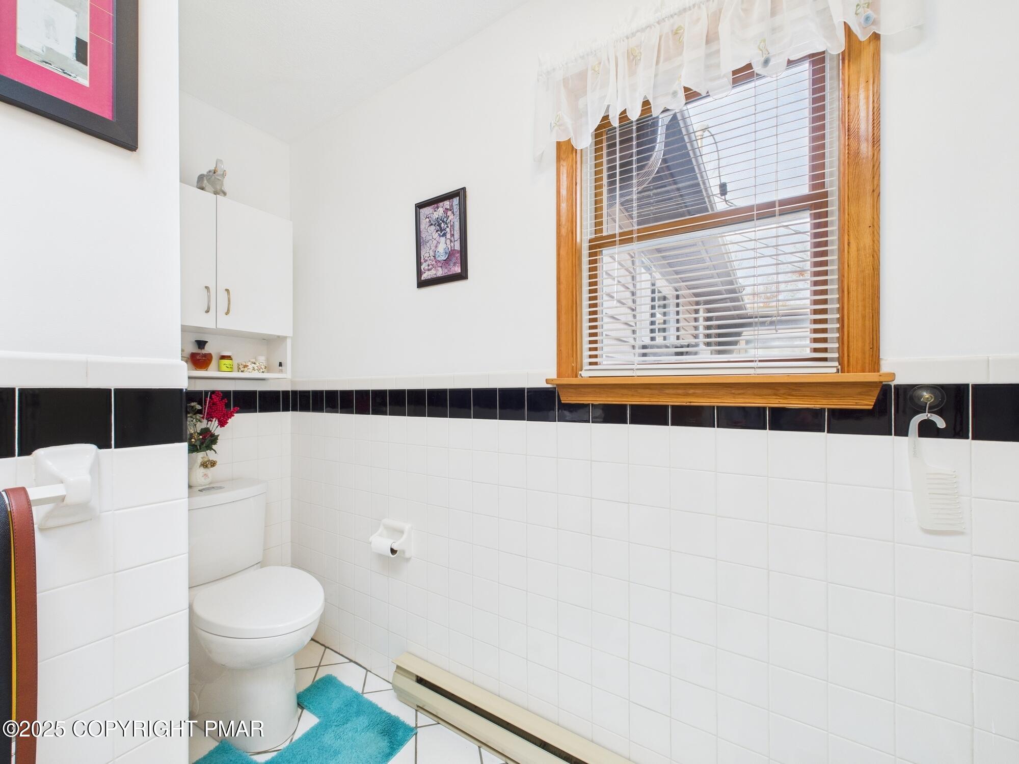 197 Hummingbird Trail Bushkill, PA 18324 - Photo 25 of 30 PRIMARY BATH