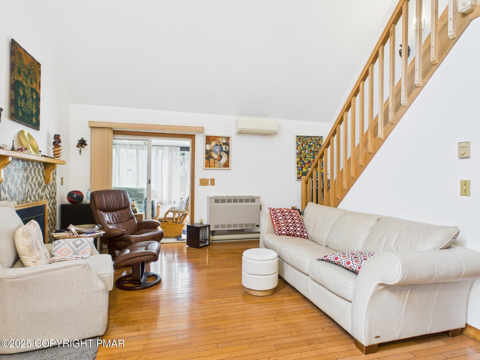 197 Hummingbird Trail Bushkill, PA 18324 - Photo 9 of 30 LIVING ROOM