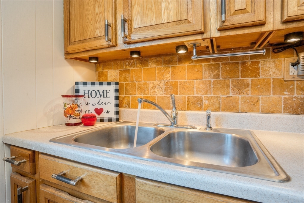 55 Norman Street Springfield, MA 01104 - Photo 8 of 39 Gallery Image 8
