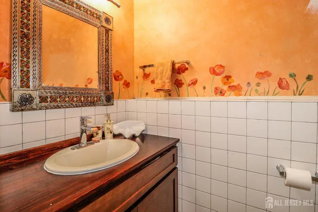 $675,000 | 74 Newman Street, Metuchen, NJ 08840