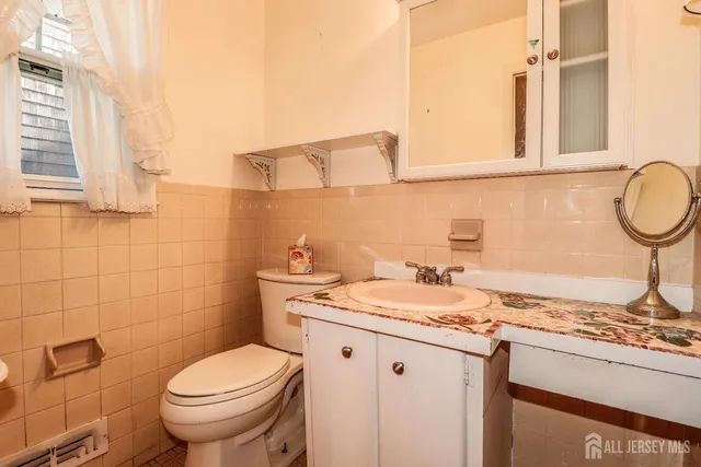 $675,000 | 74 Newman Street, Metuchen, NJ 08840