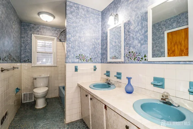 $675,000 | 74 Newman Street, Metuchen, NJ 08840