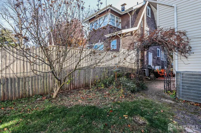 $675,000 | 74 Newman Street, Metuchen, NJ 08840