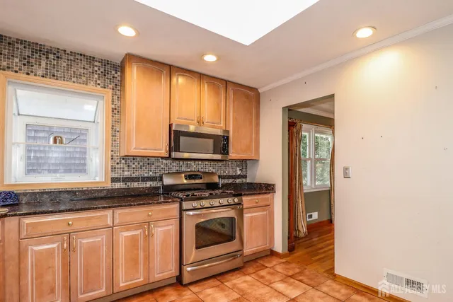 $675,000 | 74 Newman Street, Metuchen, NJ 08840