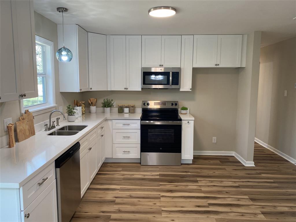 203 Elam Street Mansfield, LA 71052 - Photo 4 of 18 a kitchen with stainless steel appliances granite countertop a stove a sink and a refrigerator