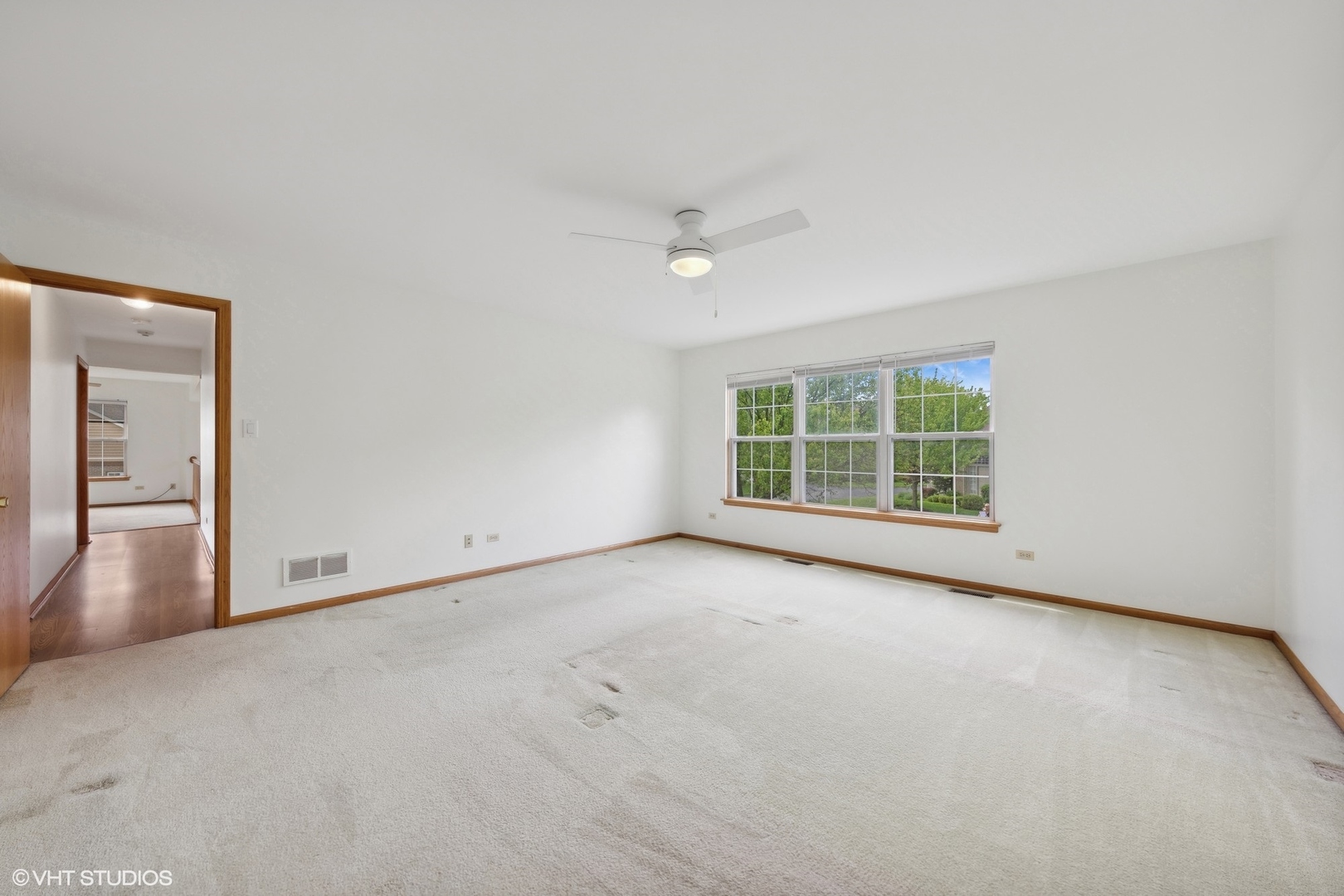 8060 Capra Trail Darien, IL 60561 - Photo 17 of 21 an empty room with windows and closet
