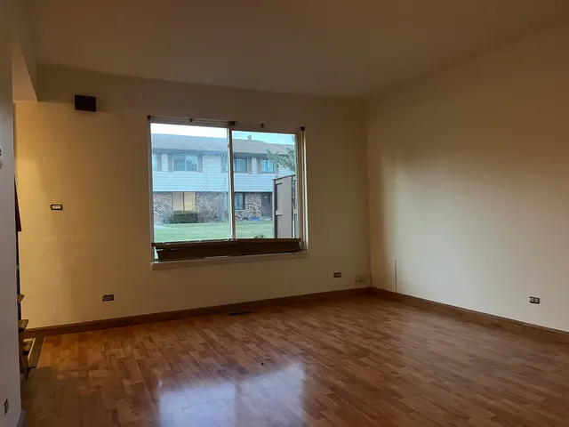 $1,800 | 9 Tower Court, Unit 9, Downers Grove, IL 60516