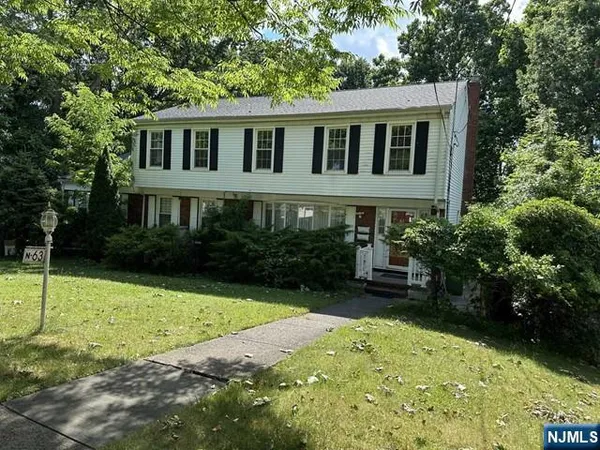 $2,800 | 63 North Farview Avenue, Unit 2, Paramus, NJ 07652