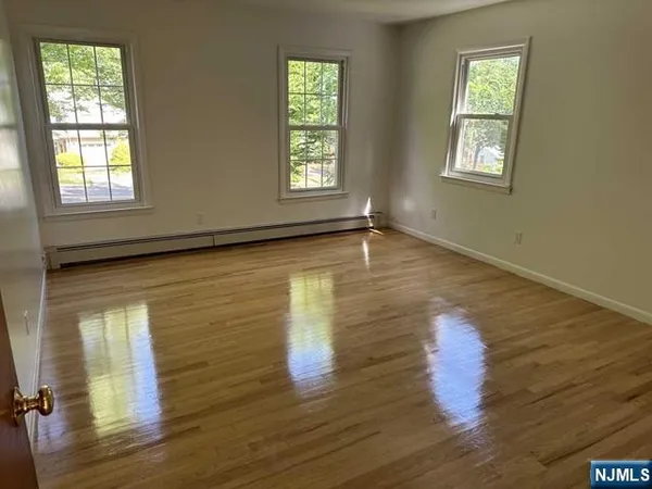 $2,800 | 63 North Farview Avenue, Unit 2, Paramus, NJ 07652