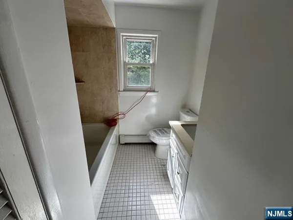 $2,800 | 63 North Farview Avenue, Unit 2, Paramus, NJ 07652