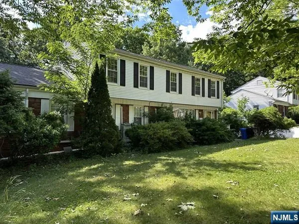 $2,800 | 63 North Farview Avenue, Unit 2, Paramus, NJ 07652