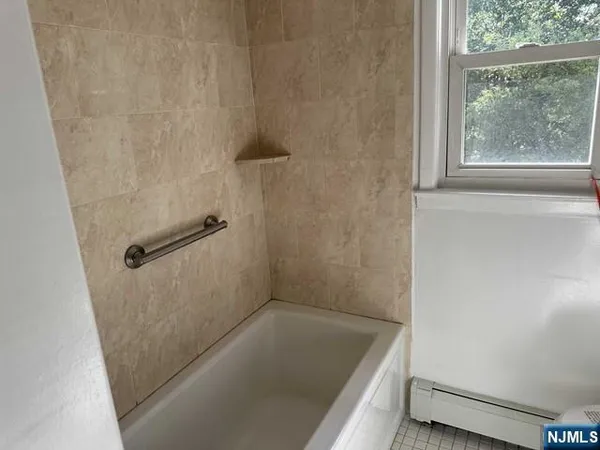$2,800 | 63 North Farview Avenue, Unit 2, Paramus, NJ 07652