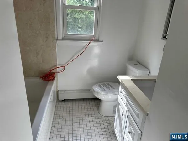 $2,800 | 63 North Farview Avenue, Unit 2, Paramus, NJ 07652